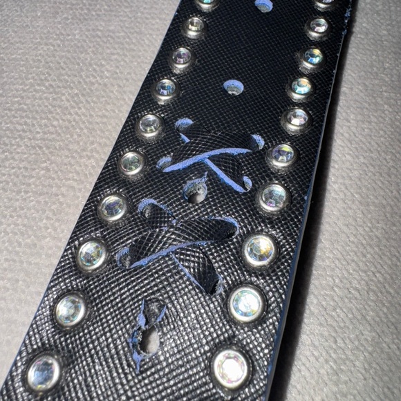 Buckle Rage black leather belt. Women’s size S/M ** please note photo of scuff** - Picture 5 of 10